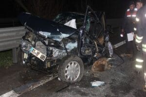 Anadolu Otoyolu'nun D&uuml;zce kesiminde 4 aracın karıştığı zincirleme trafik kazasında