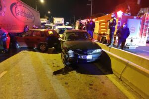 İzmir’in Çiğli ilçesinde, alkollü olduğu iddia edilen bir sürücü otomobili