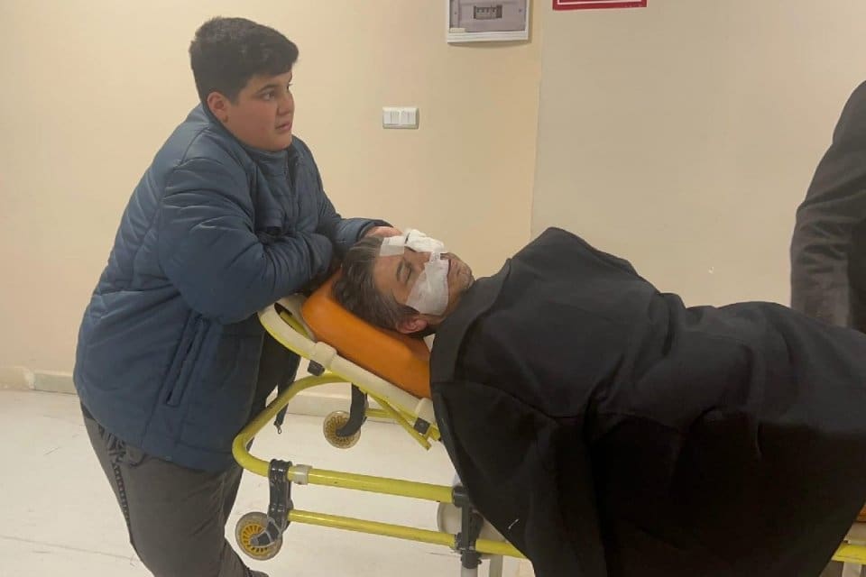 Sivas Ziraat Odası Genel Sekreteri Bekir Yıldız (49), evinin &ouml;n&uuml;nde