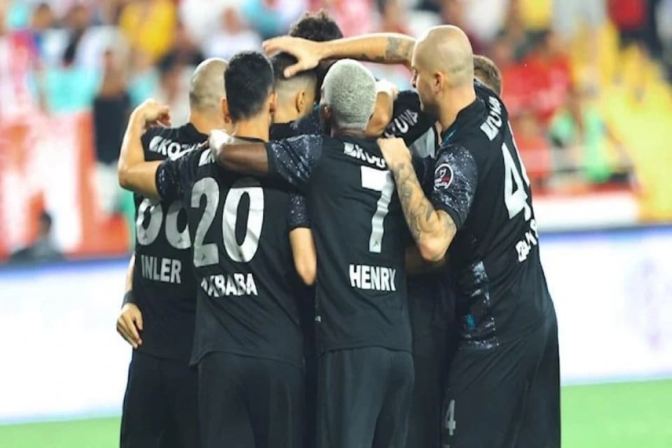 Sahasında Adana Demirspor'u konuk eden Antalyaspor, rakibine mağlup olarak ligde