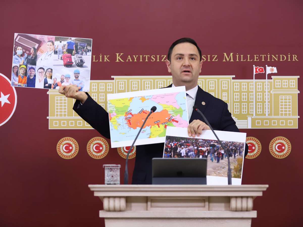 Türkiye’de sığınmacı krizi büyüyor. CHP’li Umut Akdoğan ise yeni göç