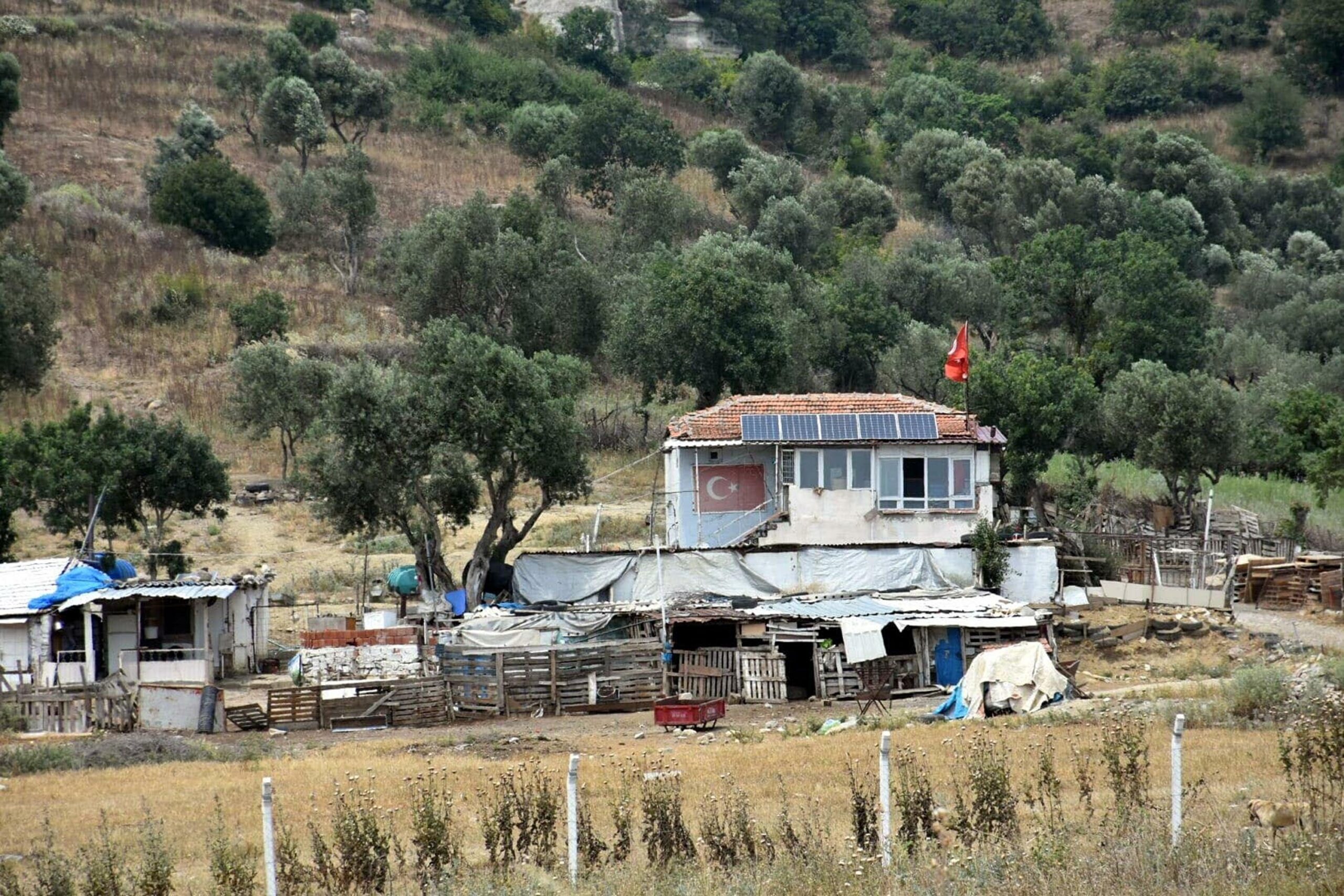 İzmir’in Bergama ilçesinde çiftlik evinde çalışan Türkmenistan uyruklu çoban Nobat Geldi’nin