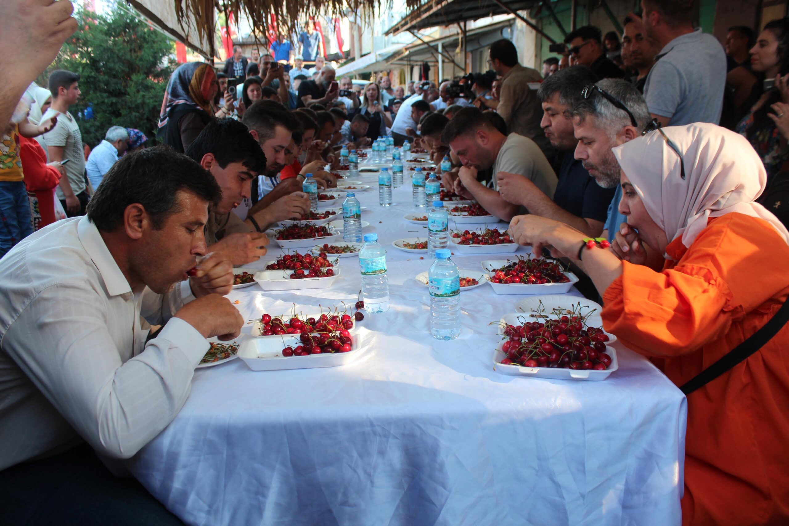 Alaşehir Belediyesi’nin düzenlediği ‘Uluderbent 3’üncü Kiraz Festivali’ kapsamında, ‘En Çok