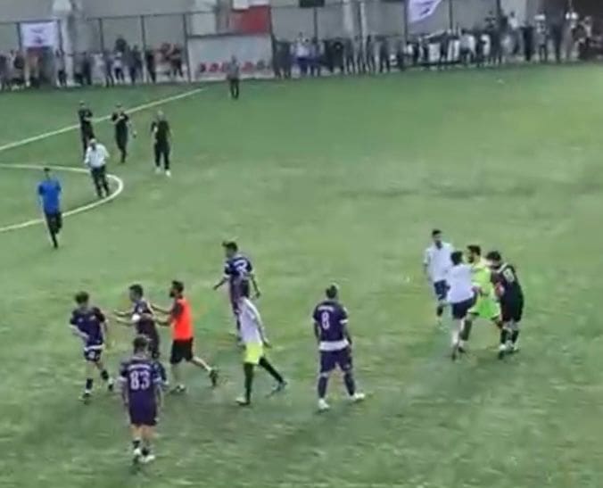 Manisa 1’inci Amatör kümede Horozköyspor-Koldere FK karşılaşmasının bitiş düdüğüyle birlikte