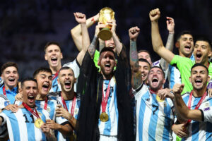 PSG’den ayrılan Messi’nin Inter Miami’ye transfer olma kararı aldığı bildirildi.