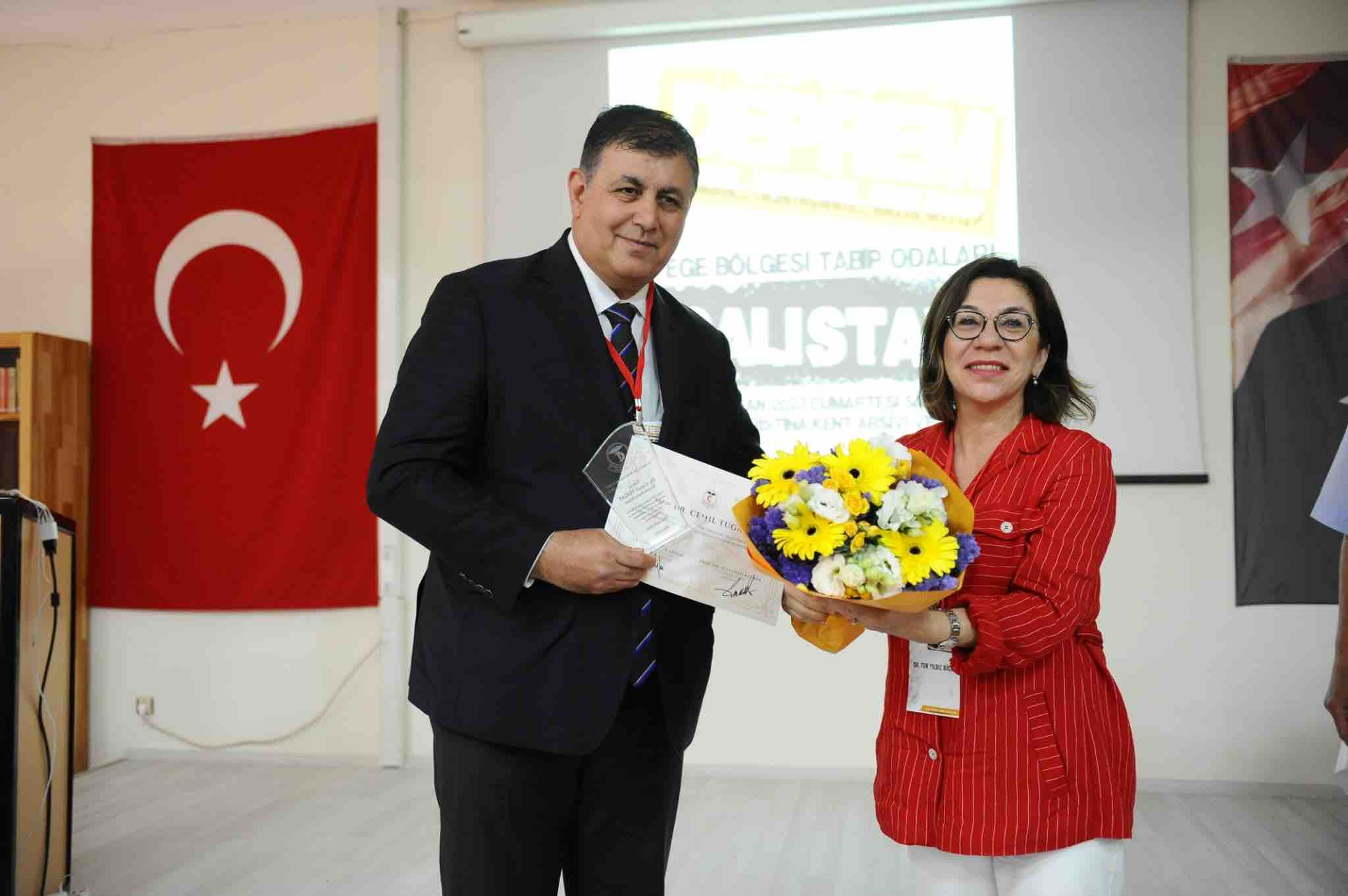 Tabip odalarından Başkan Tugay’a teşekkür plaketi İzmir Büyükşehir Belediyesi İzmir Ahmet Piriştina Kent Arşivi ve Müzesi’nde