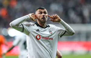 Hollanda ekibi Fortuna Sittard’a sürpriz bir şekilde veda eden Burak Yılmaz,