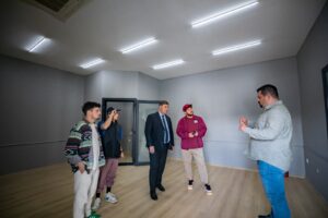 Karşıyakalı rap sanatçısı Anıl Piyancı’nın önerisi, Karşıyaka Belediye Başkanı Dr.
