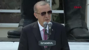 Cumhurbaşkanı Erdoğan İstanbul’daki karne dağıtım töreninde açıklamalarda bulundu. Erdoğan karne