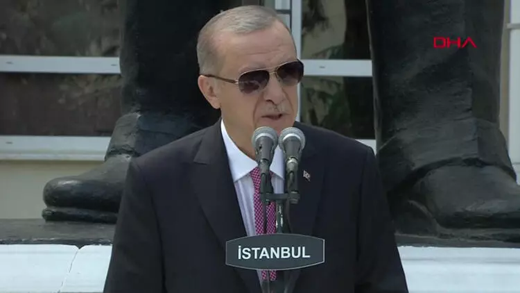 Cumhurbaşkanı Erdoğan İstanbul’daki karne dağıtım töreninde açıklamalarda bulundu. Erdoğan karne