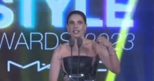 Elle Style Awards’da “Yılın Elle Kızı” ödülünü alan Eda Ece,