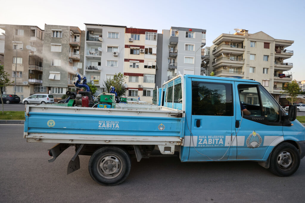 Buca’da sivrisineklere karşı önlem alındı!