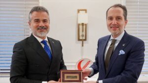 Uzun yıllar AK Parti milletvekilliği ve bakanlık görevinde bulunan Suat