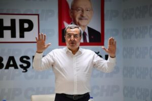Konak Belediye Başkanı Abdül Batur, CHP Konak İlçe örgütüyle bayramlaştı.