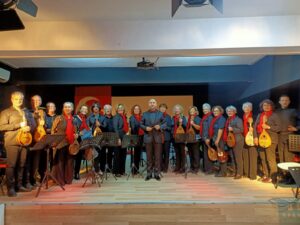 Bayraklı Belediyesinin TOBAV işbirliği ile hayata geçirdiği Bayraklı Mandolin Orkestrası, Yaza