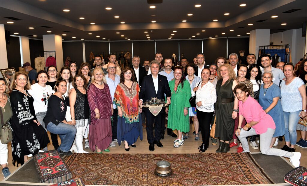 Bornova’da Halk Dansları Festivali coşkusu başladı