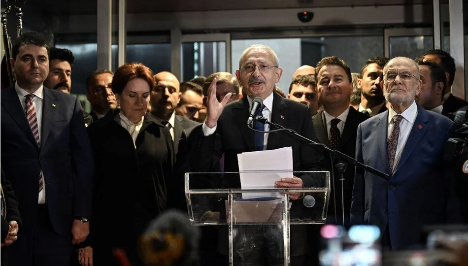 Kılıçdaroğlu, ittifaktaki parti liderlerini aradı: ‘Teşekkür ederiz’ 14 Mayıs 28’inci dönem Milletvekilliği seçimlerinde, Millet İttifakı içinde yer