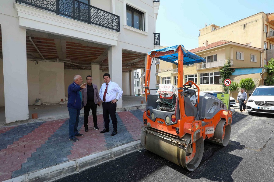 Buca’da tam gaz fen işleri mesaisi! Buca Belediyesi fen işleri mesaisine devam ediyor. Belediye, serme asfalt,