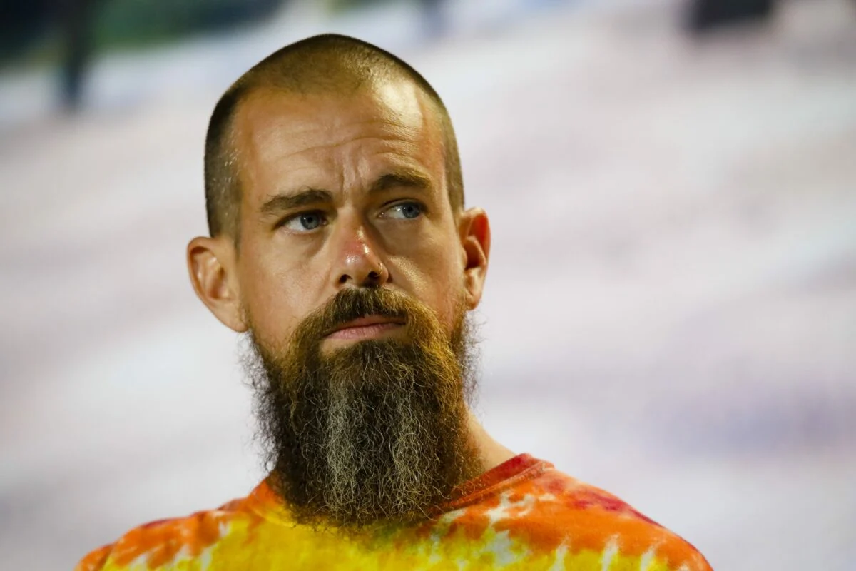 Dorsey, YouTube’da yayımlanan Breaking Point adlı haber programına konuk olarak
