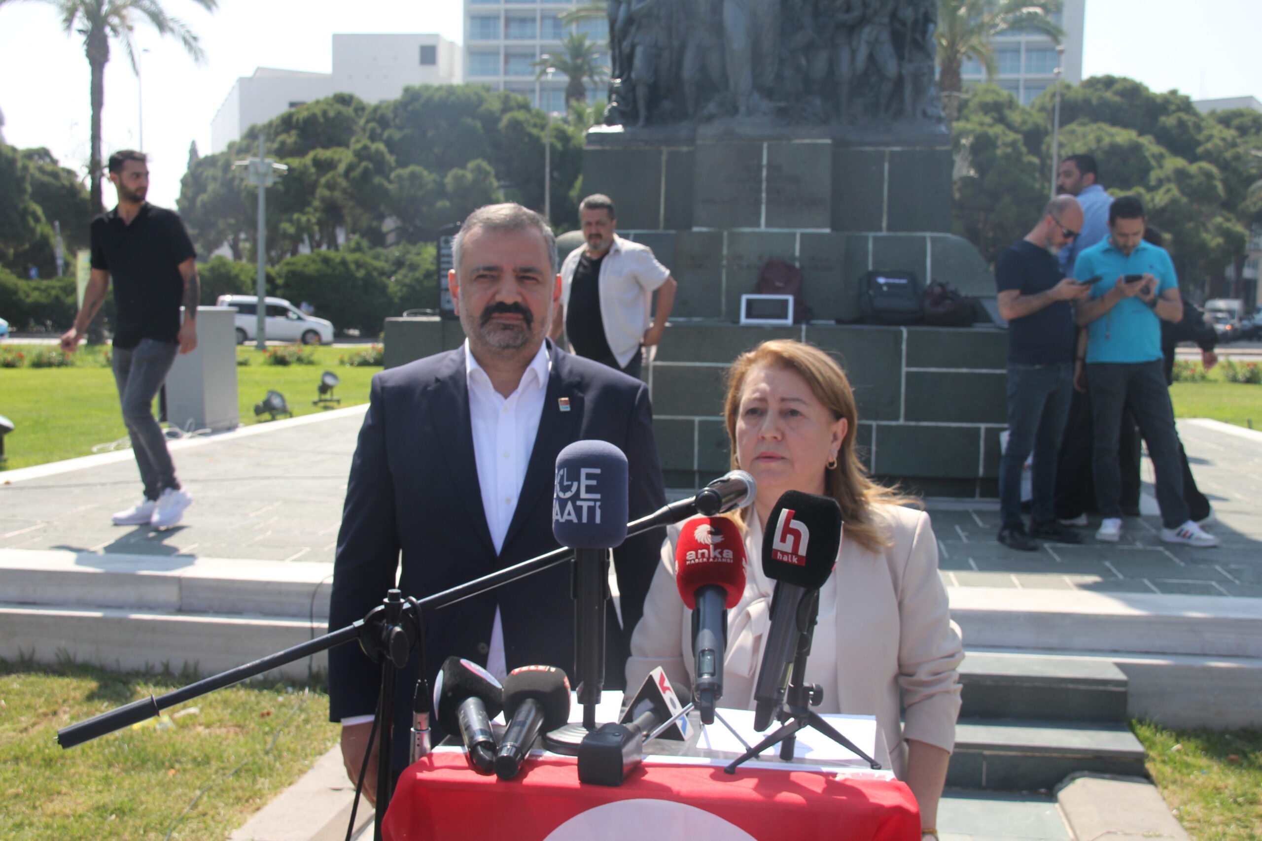 DEMOKRAT GÜNDEM- HABER MERKEZİ- EMİN ŞANLI- İzmir’deki bazı okullara müftülük