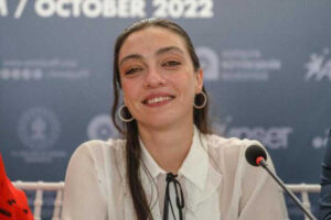 Merve Dizdar’ın ödül konuşması tepkisi çekmiş, konuşmanın ‘Batı’ya karşı Türkiye’yi kötülediği’ iddia