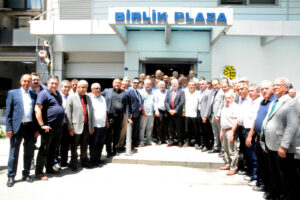 İzmir Esnaf ve Sanatkarlar Odaları Birliği’nin (İESOB) Devir Teslim Töreni’ne
