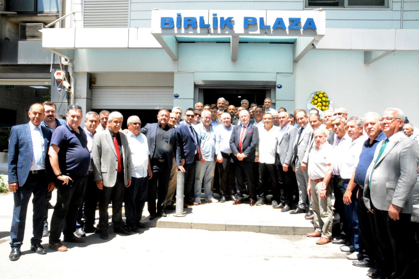 İzmir Esnaf ve Sanatkarlar Odaları Birliği’nin (İESOB) “Mutlu” değişimi heyecanla gerçekleşti İzmir Esnaf ve Sanatkarlar Odaları Birliği’nin (İESOB) Devir Teslim Töreni’ne