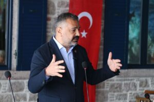 Çiğli Uğur Mumcu mahallesinde yaşanan olayda, mahalle muhtarı Hıdır Işık,