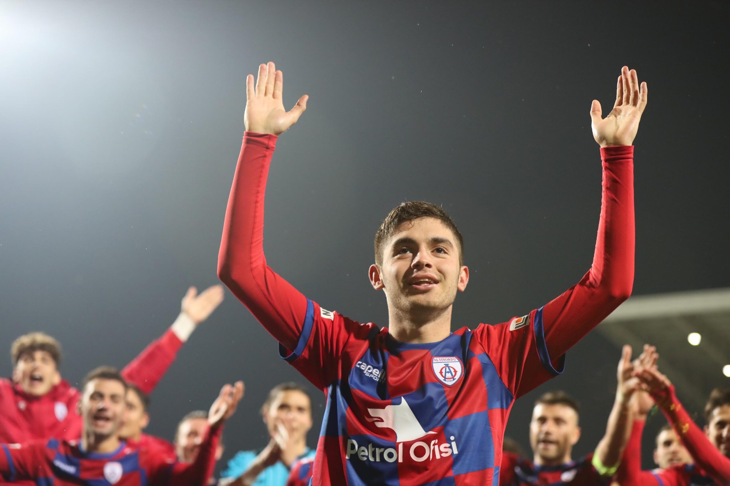 İzmir ekibinin altyapısında yetişip 2021-2022 sezonunun devre arasında o dönem