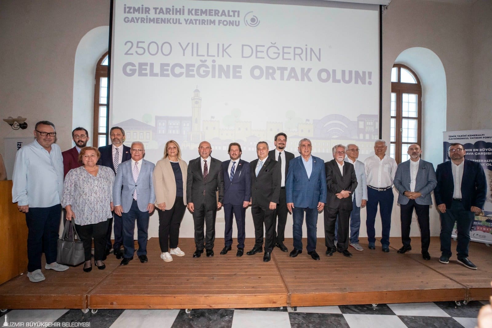 Restoranlarıyla, kafeleriyle, otelleriyle, pansiyonlarıyla, esnafıyla 24 saat yaşayacak cıvıl cıvıl
