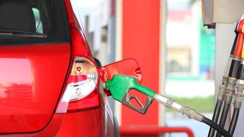 Brent petrol fiyatları ve döviz kurlarındaki dalgalanmalar, akaryakıt fiyatlarını da
