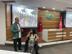 Bornova Belediye Başkanı İduğ, himayesinde engelli ve özel gereksinimli bireylere