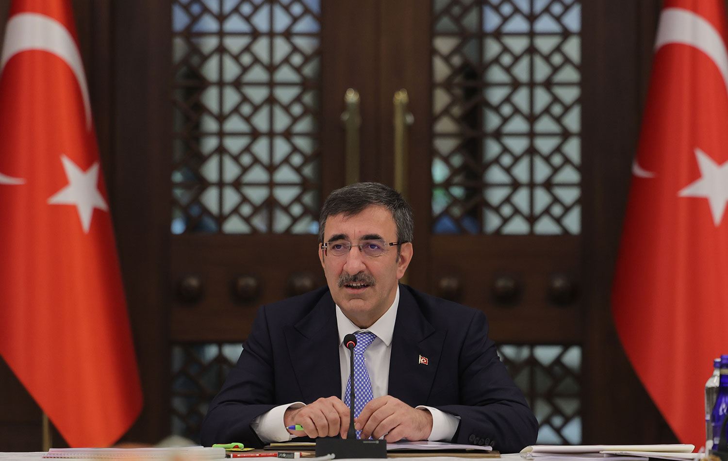 Cumhurbaşkanı Yardımcısı Cevdet Yılmaz, deprem bölgesine gidip yeni projeler nezdinde