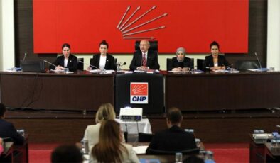 CHP’de beş saatlik Parti Meclisi toplantısından kurultay kararı çıktı