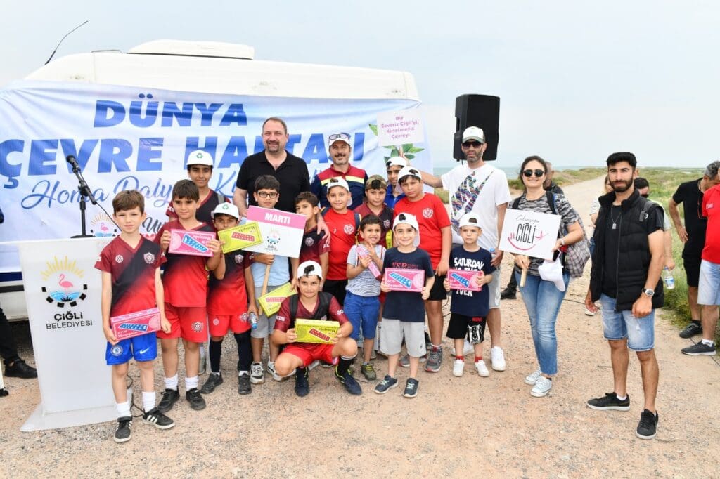 Çiğli'de Kıyı Şeridi dip bucak temizlendi.. Başkan Gümrükçü: 'Kentimizi seviyoruz, temiz tutuyoruz' 5 Çiğli'de Kıyı Şeridi dip bucak temizlendi.. Başkan Gümrükçü: 'Kentimizi seviyoruz, temiz tutuyoruz'