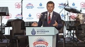 İstanbul Büyükşehir Belediye (İBB) Başkanı Ekrem İmamoğlu, Demokrasi Şenliği'nde konuşuyor.