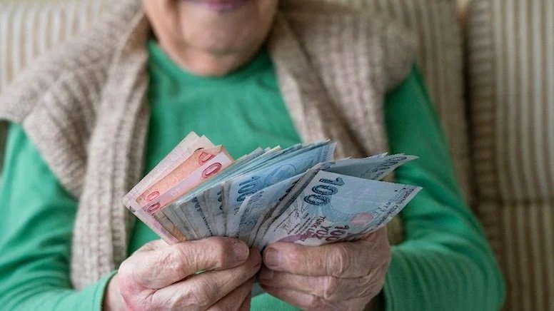 ‘Emekliye bayram ikramiyesi ve maaş erken ödenecek’ BAĞ-KUR kapsamında gelir ve aylık alanların da Haziran dönemi gelir/aylıkları