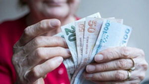 Asgari ücrete yapılan zammın ardından gözler en düşük emekli maaşına