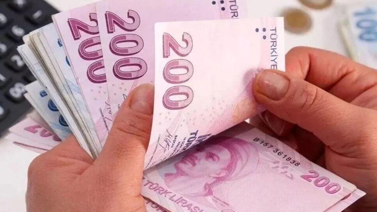 Emekliler, Kurban Bayramı’nın yaklaşmasıyla birlikte emekli maaş günlerine odaklanıyor. SSK