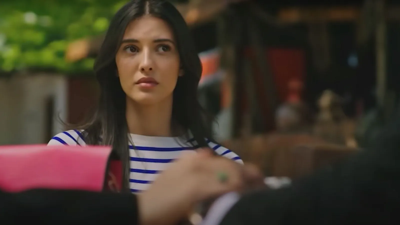 Cenk Torun ve Mahassine Merabet’in başrollerinde yer aldığı hafta içi