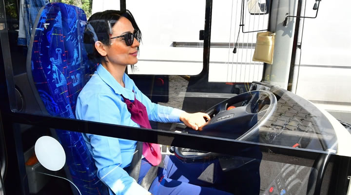 İzmirli yolcular kadın şoförlerle yolculuktan memnun