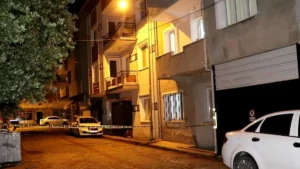 İzmir’in Gaziemir ilçesinde Mustafa Yılmaz (43), eşi Nermin Yılmaz’ı (40)