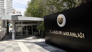 Dışişleri Bakanlığı, Yunanistan açıklarında düzensiz göçmenleri taşıyan bir balıkçı teknesinin