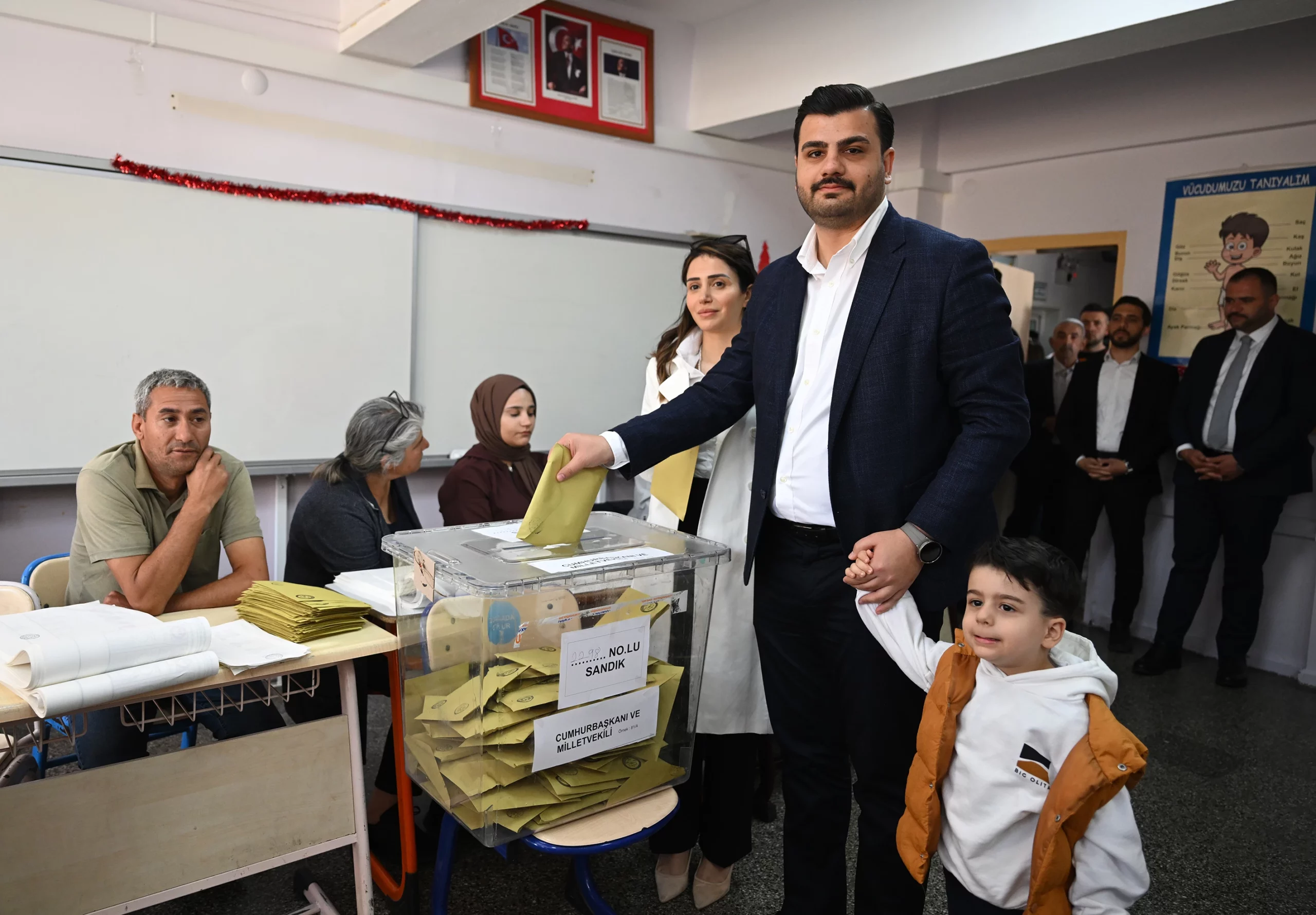 AK Parti İzmir Milletvekili seçilen AK Parti Gençlik Kolları Genel