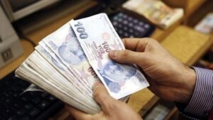 Reuters anketine katılan ekonomistlere göre faiz tahminleri yüzde 12,5 ile