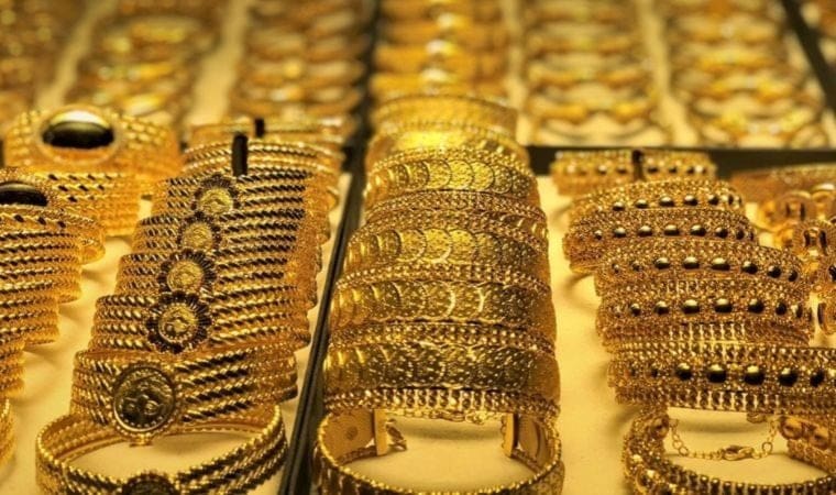 Fed'in faizi yüzde 5-5,25 aralığında tutmasına rağmen "şahin" tonda verilen