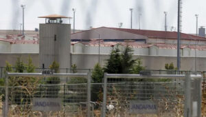 Dün akşam gerçekleştirilen canlı yayında, AK Parti Genel Başkan Yardımcısı