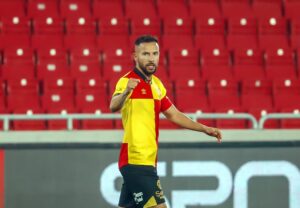 Sözleşmesi sona erecek oyunculardan sağ bek Tarık Çamdal sarı-kırmızılarla resmen