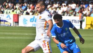 Göztepe ile sözleşmesi sona eren Belçikalı savunmacıyı Sporting Charleroi, Sint-Truiden