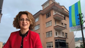 Rize CHP Kadın Kolları eski başkanı Nurdan Tavukçuoğlu Ardal, oturduğu